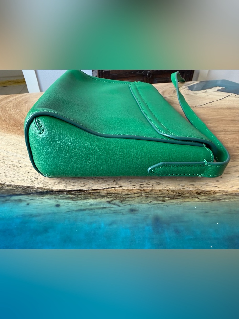 Marc Jacob’s Green Leather Crossbody Bag - Picture 5 of 11